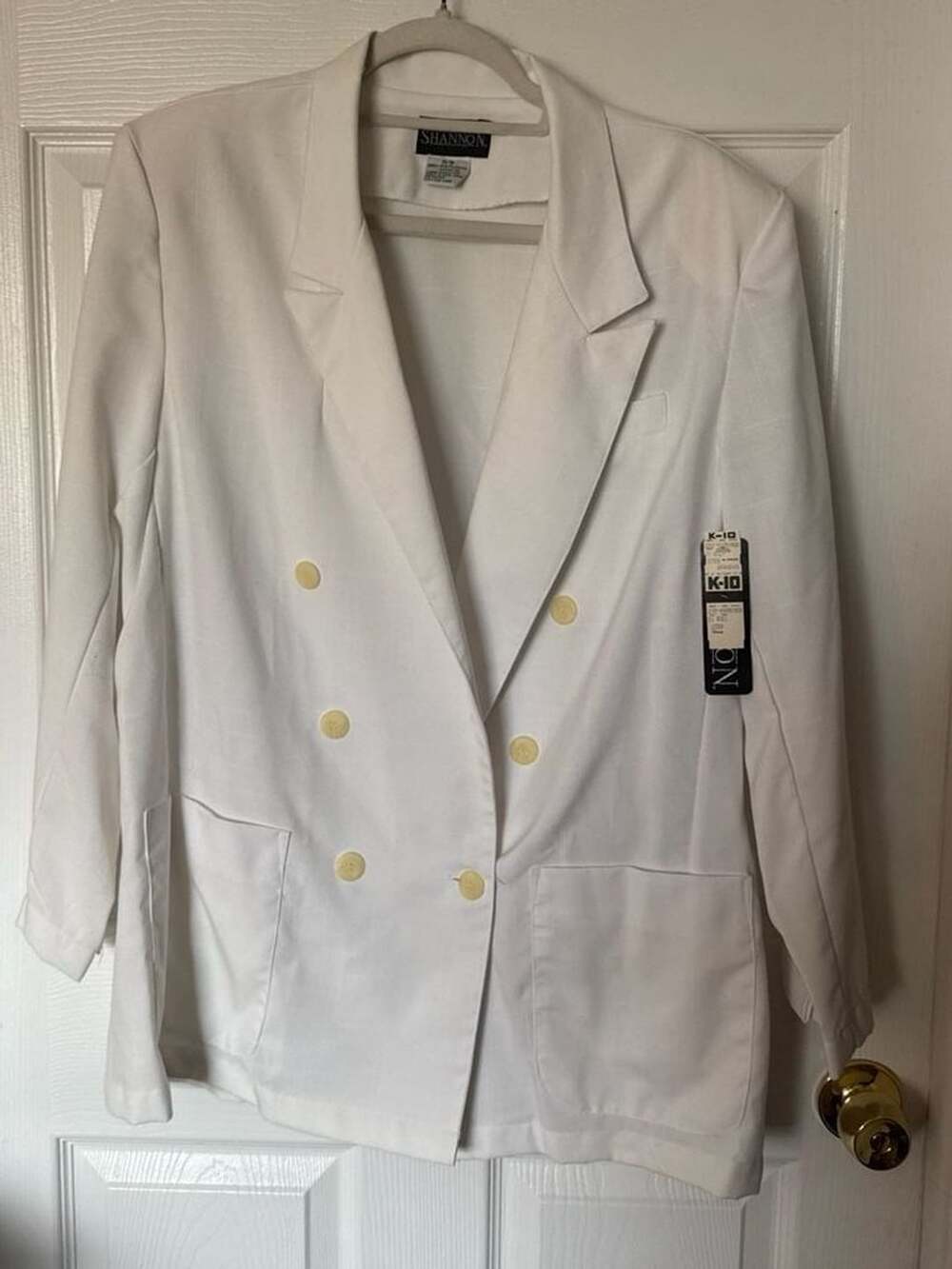 Shannon White Double Breasted Blazer with Contrast Buttons size 15/16